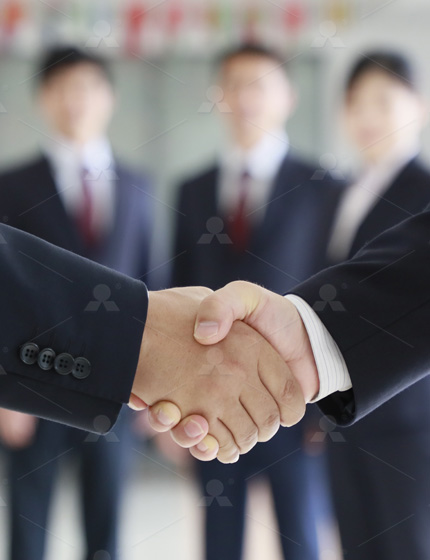 2012年3月20日，黎明重工與整合重組后的9家粉體企業(yè)成功簽約，當(dāng)天共簽售歐版磨粉機(jī)30臺套，價值2600余萬元，隨后在8月又先后追加10余臺，基本囊括了所有粉體設(shè)備的訂單。